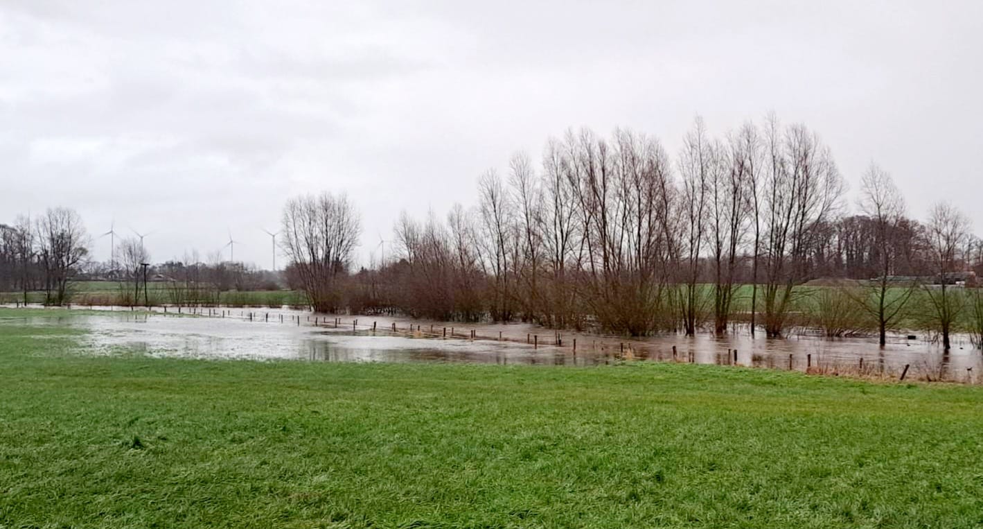 De Berkel treedt buiten zijn oevers bij Rekken/Oldenkotte