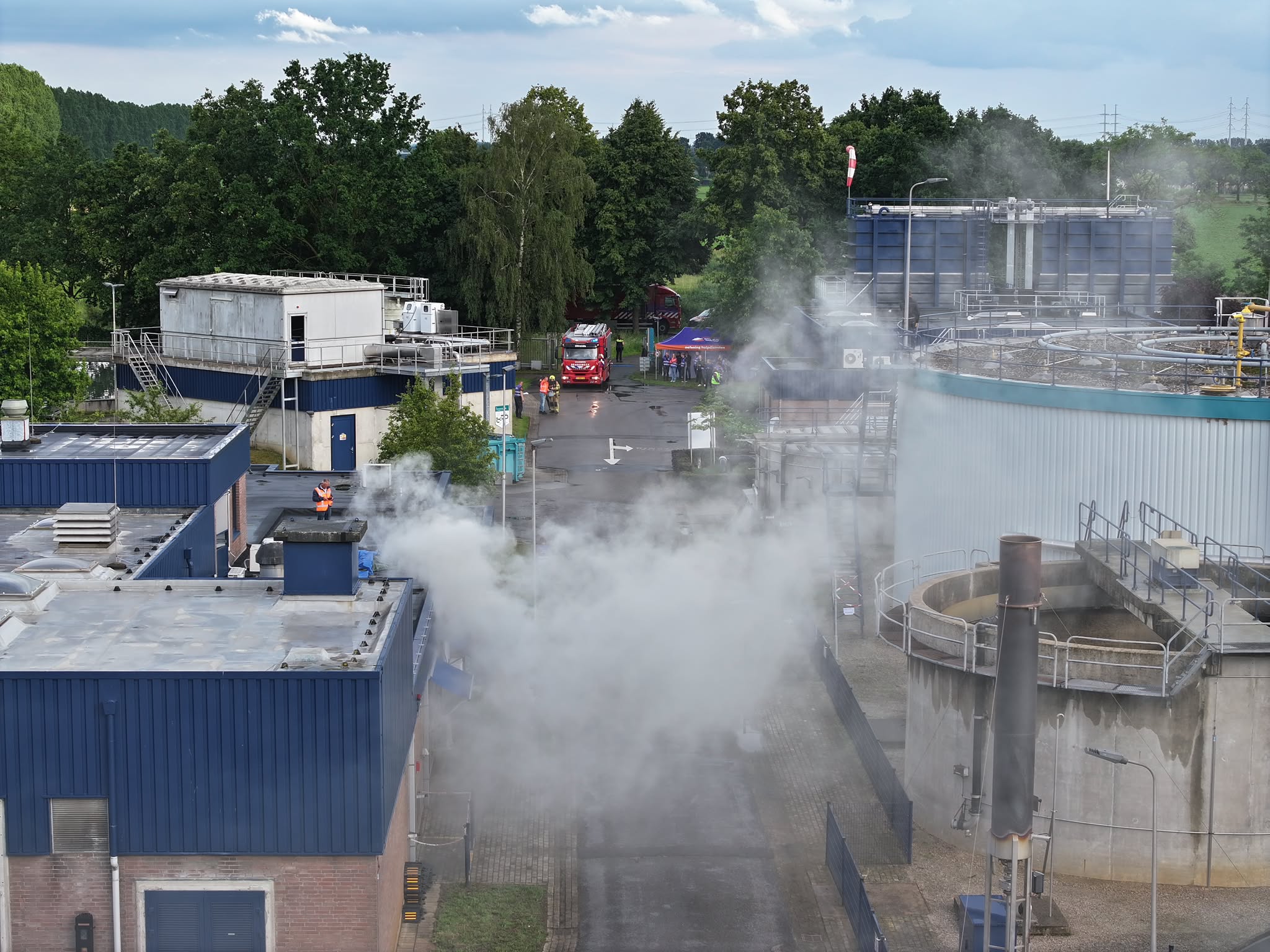 Rookontwikkeling tijdens bandoefening op een rioolwaterzuivering