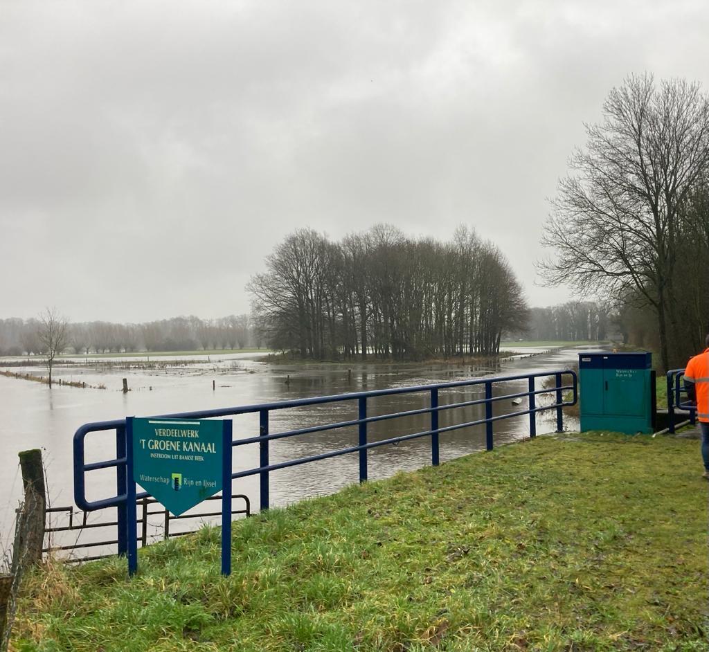 Ondergelopen weiland lags het Groene Kanaal