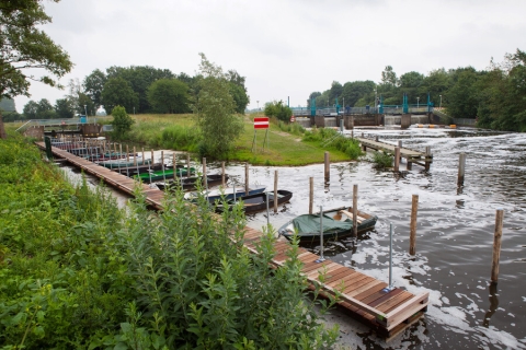 Aanlegsteiger bij sluis de Pol