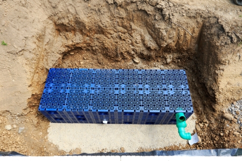 kratje in de bodem om water in op te slaan.