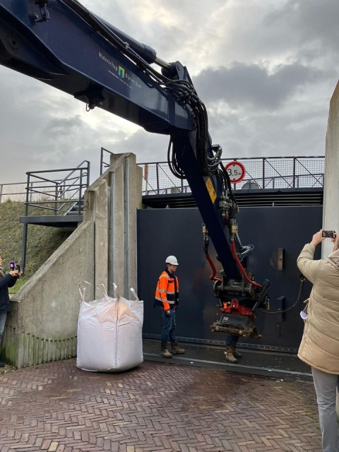 doorgang in de dijk wordt dicht gemaakt