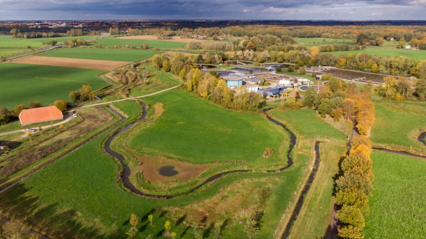 Luchtfoto Vispassage de Pol. deze vispassage gaat helemaal om het terrein van de zuivering heen.