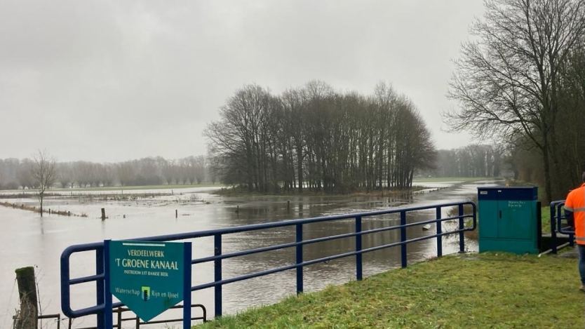 Ondergelopen weiland lags het Groene Kanaal
