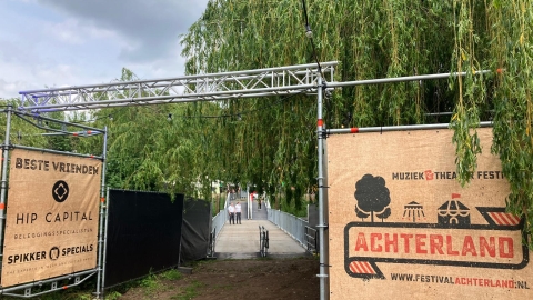 het begin van de brug over de Oude IJssel tijdens Festival Achterland