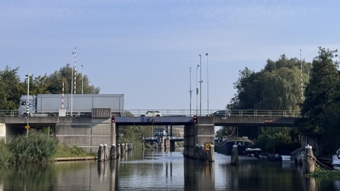 Europabrug van een afstand bij de Oude IJssel
